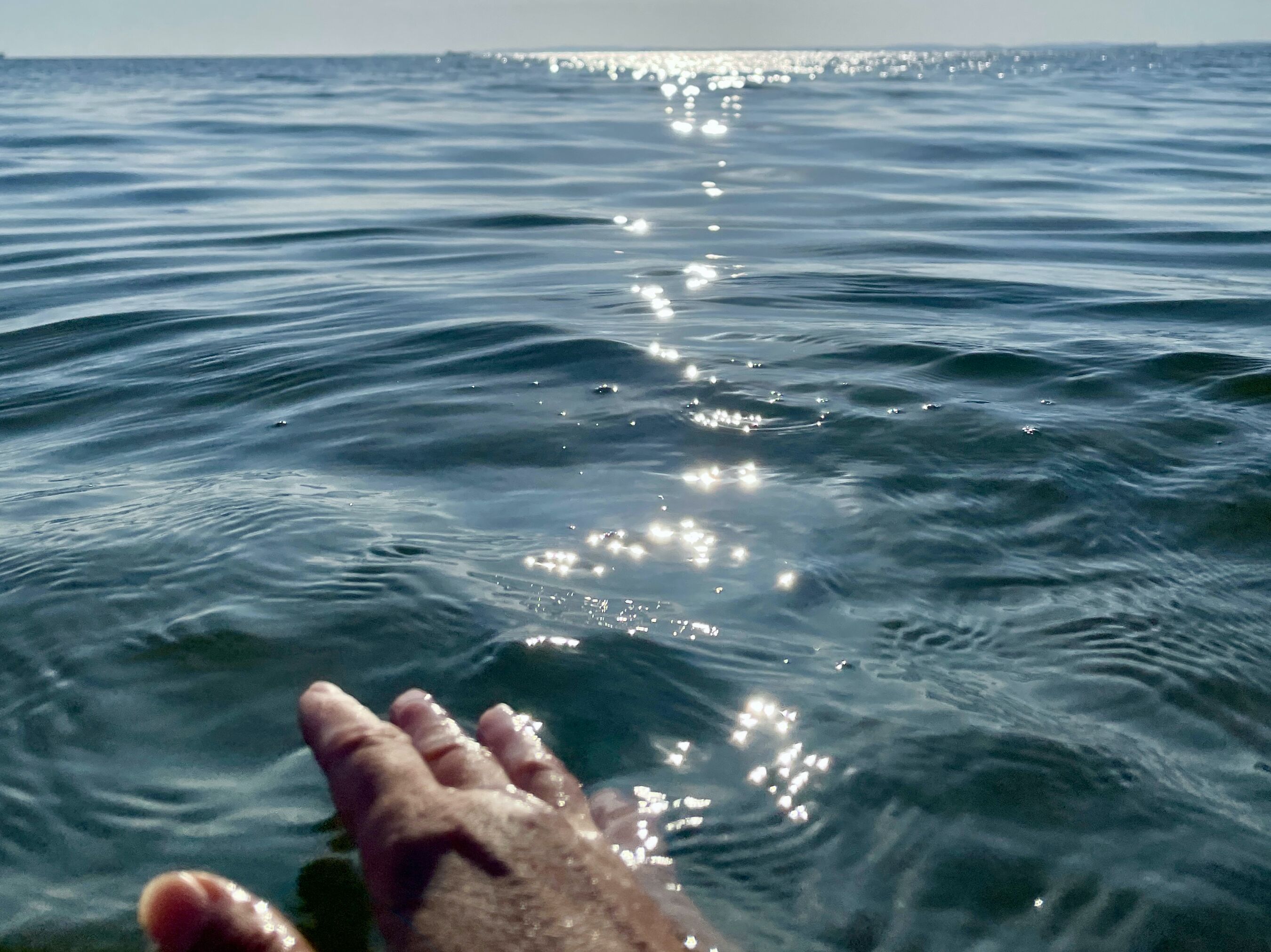 Hand im Meer